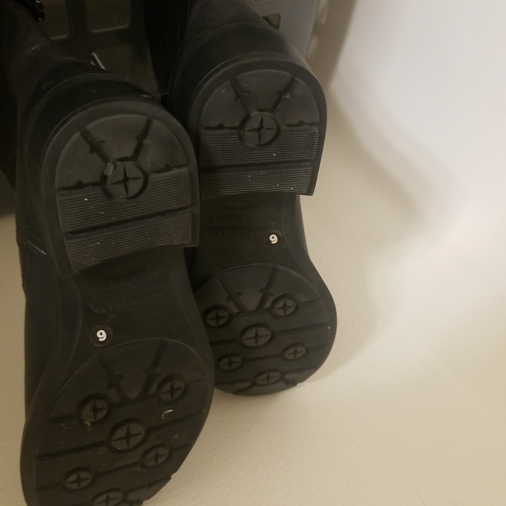 Aquatalia black leather ankle boot. - Picture 3 of 5